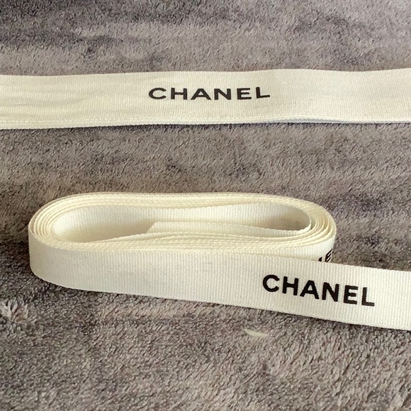 Set of 2 Chanel Authentic Shopping Bags and 3 ribbons - Picture 9 of 11